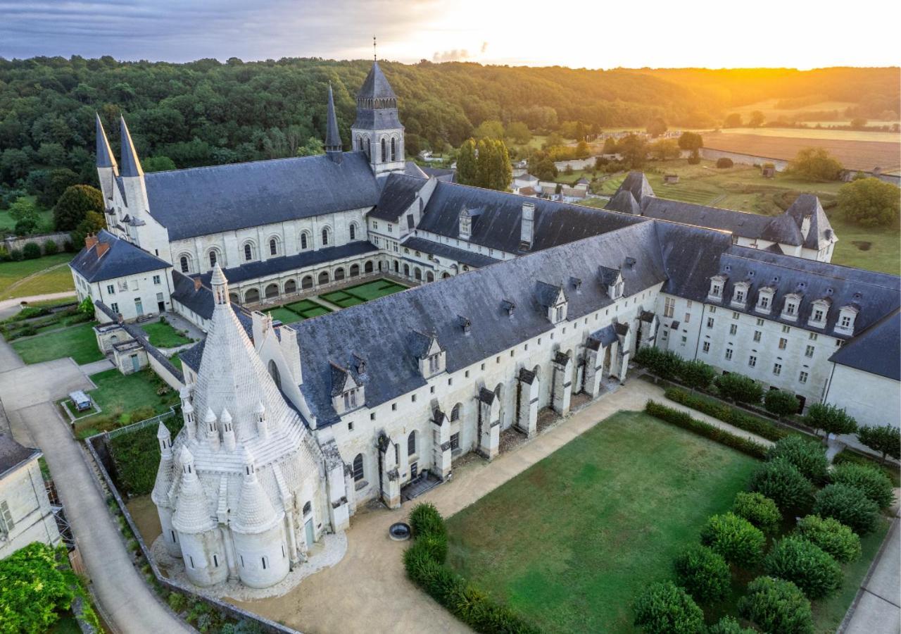 Les Logis Du Forgeron, Gites De Groupe Entre Loire & Vignes Saint-Jean-des-Mauvrets Экстерьер фото